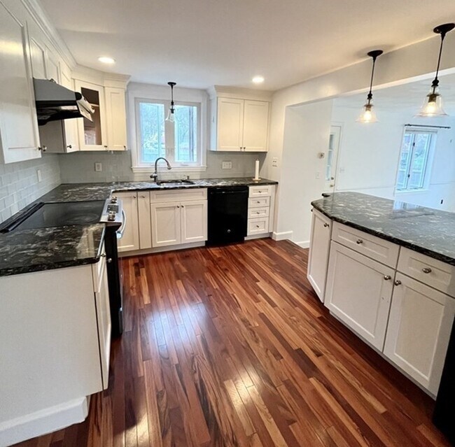 Building Photo - 22 Wescroft Rd