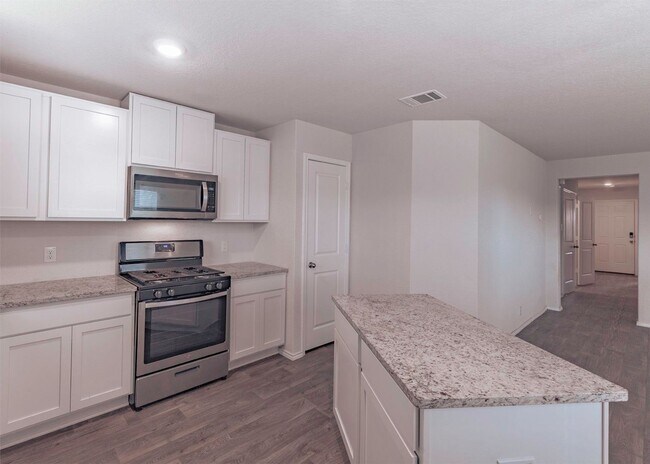 Building Photo - REDBIRD RANCH-NEWER 3BA/2BA FOR LEASE