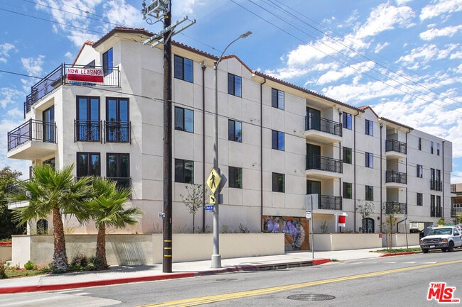 Building Photo - 1111 Echo Park Ave