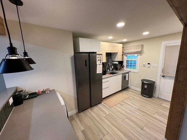 Building Photo - 943 Rittner Dr.