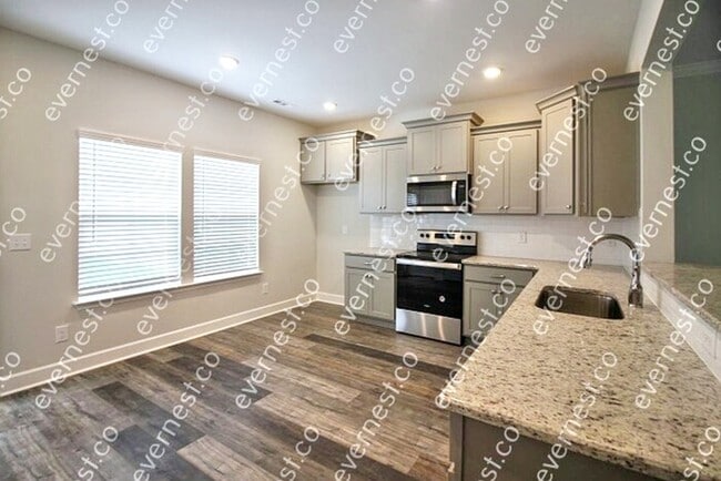 Building Photo - 821 Goswell Dr