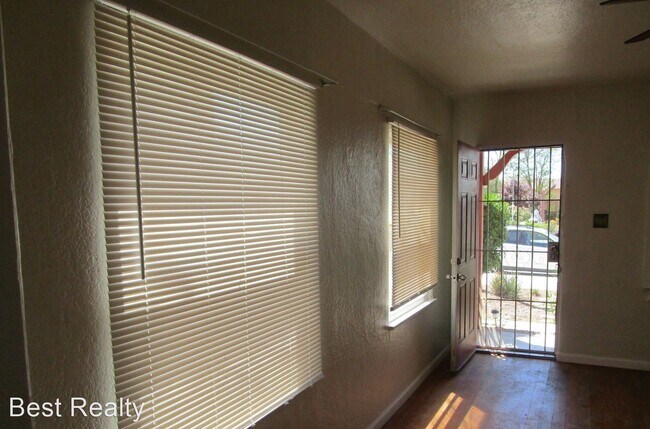 Building Photo - 2 br, 1 bath House - 302 S. Green Street