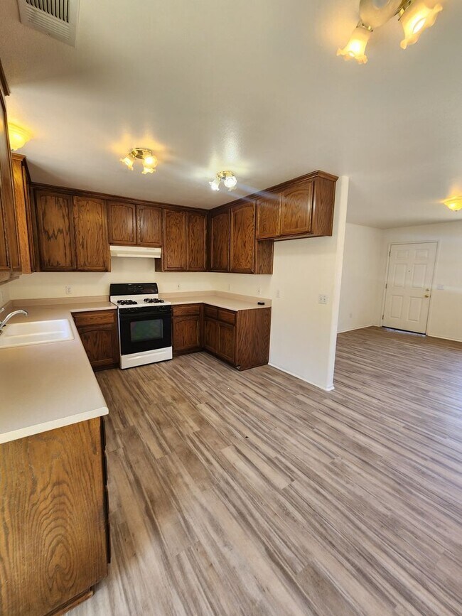 Foto del edificio - Charming 3 Bedroom Nipomo Home