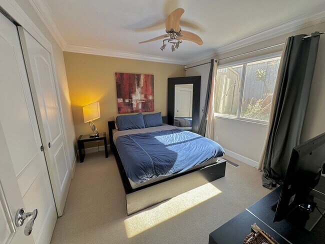 Foto del edificio - $1,000 OFF FIRST MONTH RENT !!! BEAUTIFUL FURNISHED LAKE VIEW PROPERTY READY FOR RENT!!
