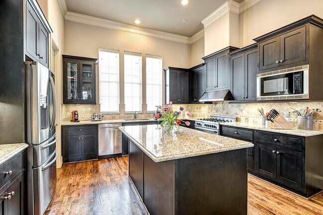 Building Photo - 10913 Wrenwood Manor