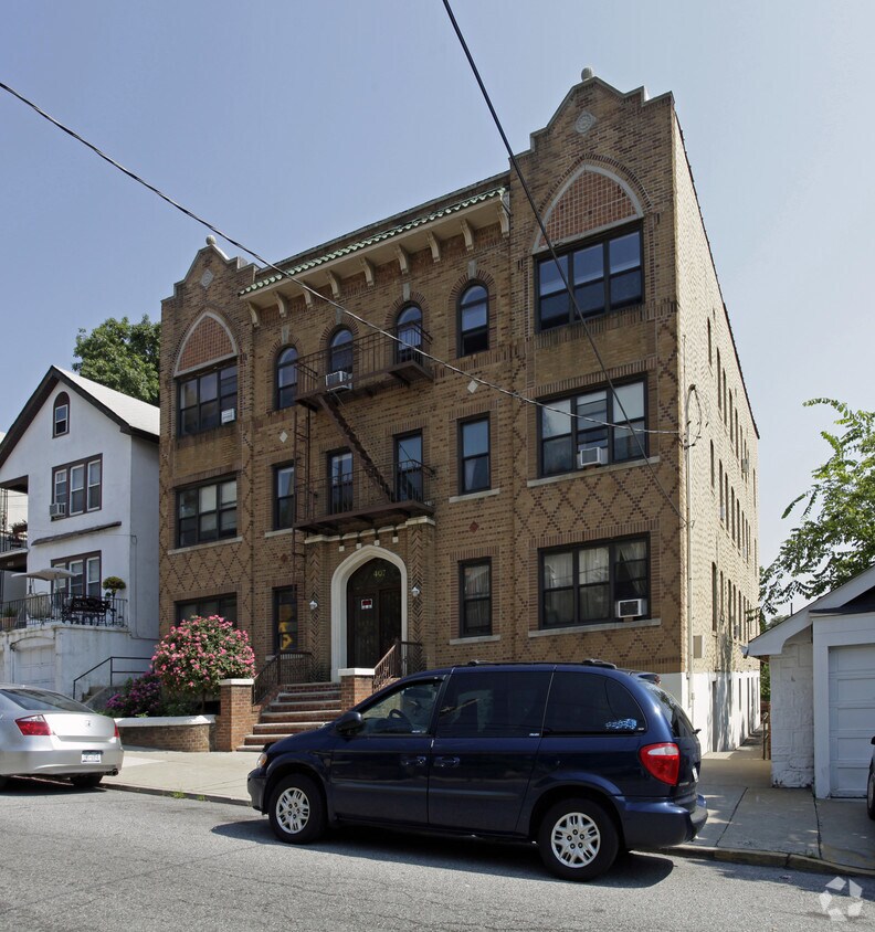 407 Woodstock Ave, Staten Island, NY 10301 Apartments in Staten