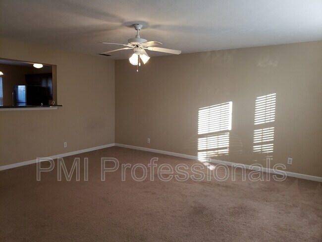 Foto del edificio - 406 Arapaho Dr