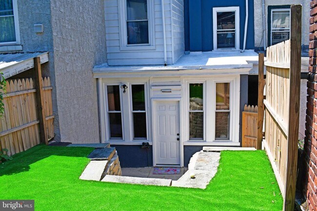 Building Photo - 4413 Baker St