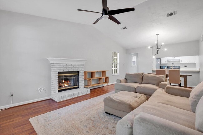 Building Photo - 2424 Ian Dr