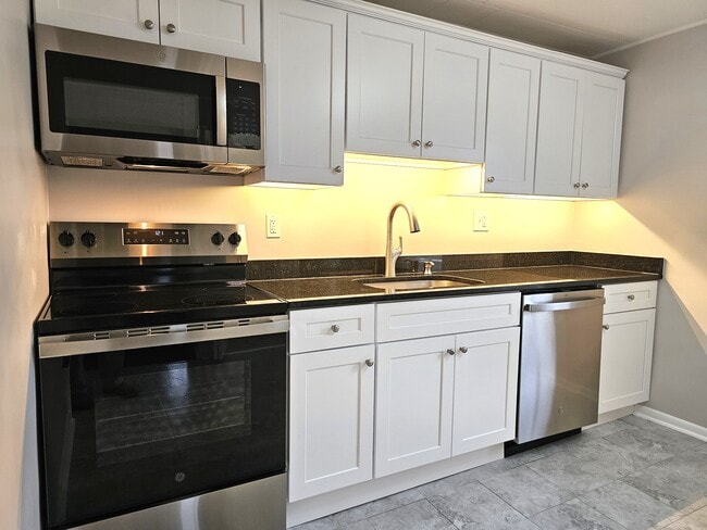 Building Photo - 396 W Clements Bridge Rd