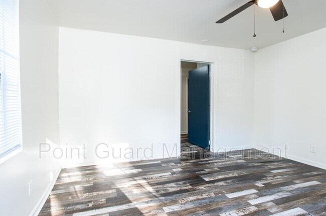 Foto del edificio - 848-850 S Crestway St