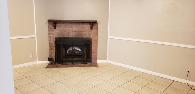 Building Photo - 312 W Hope Dr