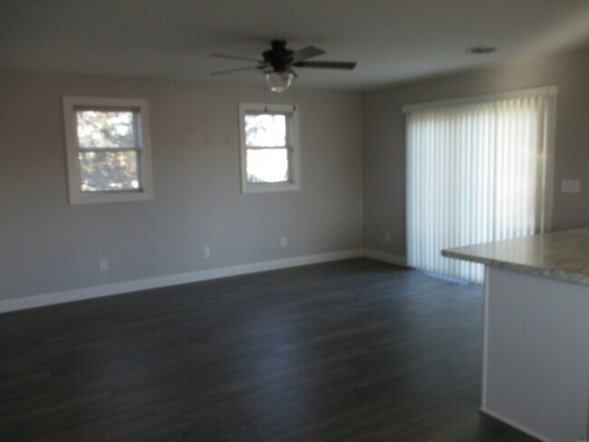 Building Photo - 220 E Railroad Ave