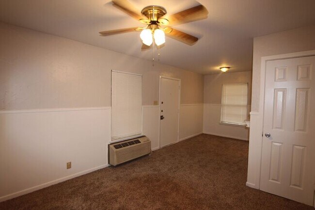 Building Photo - Adorable 1 bedroom 1 bath in the heart of ...