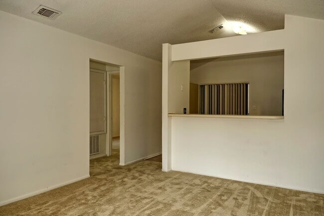 Building Photo - Spacious 2 Bedroom 1 Bath home for rent