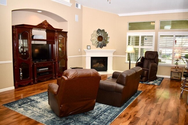 Building Photo - 4 Bedroom North Clovis Home Near Buchanan ...