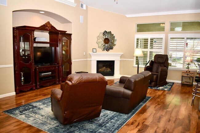 Foto del edificio - 4 Bedroom North Clovis Home Near Buchanan ...