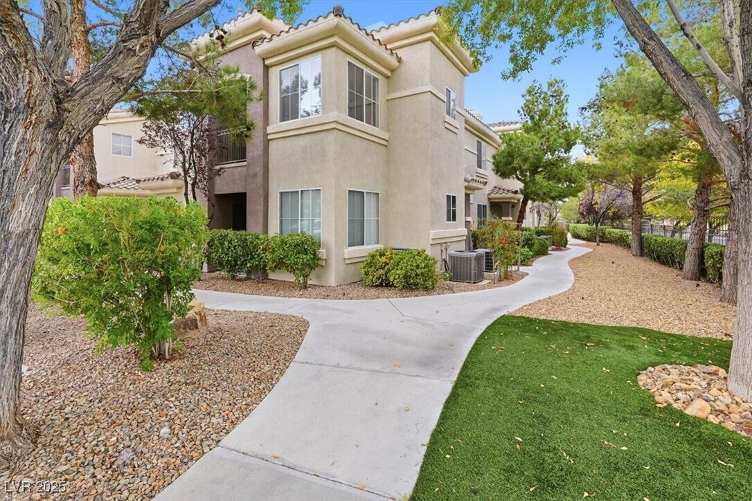 Foto principal - 9050 W Warm Springs Rd