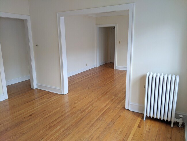 Dining room towards living room - 725 Hinman Ave
