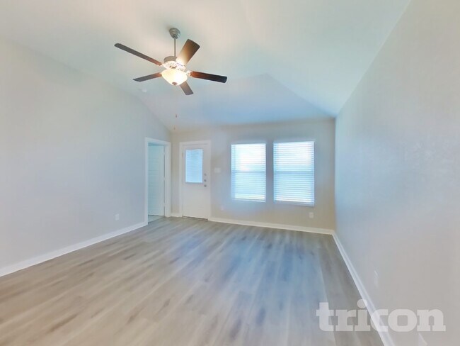 Foto del edificio - 7244 Littlefoot Ln