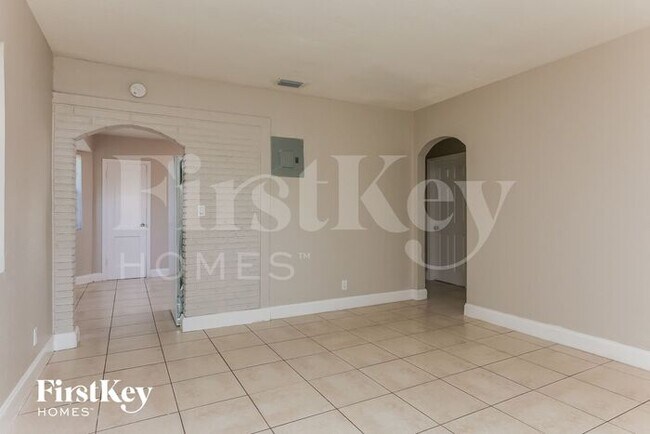 Foto del edificio - 2621 Fletcher Ct