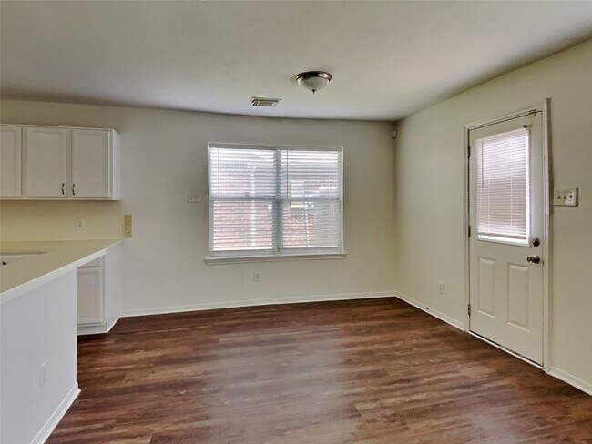 Foto del edificio - 2114 English Green Way