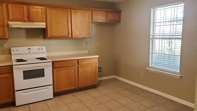 Building Photo - 7840 Lipscomb Dr