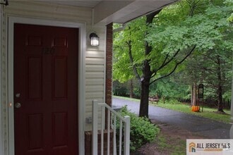 Building Photo - 120 Forest Dr