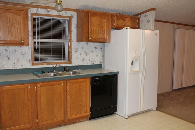 Building Photo - 1561 Piney Dr