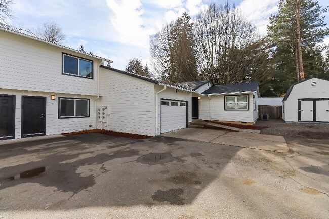 Building Photo - 8019 SW 35th Ave