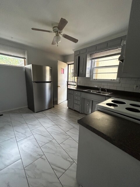 Foto del edificio - 3210 Doverside Dr
