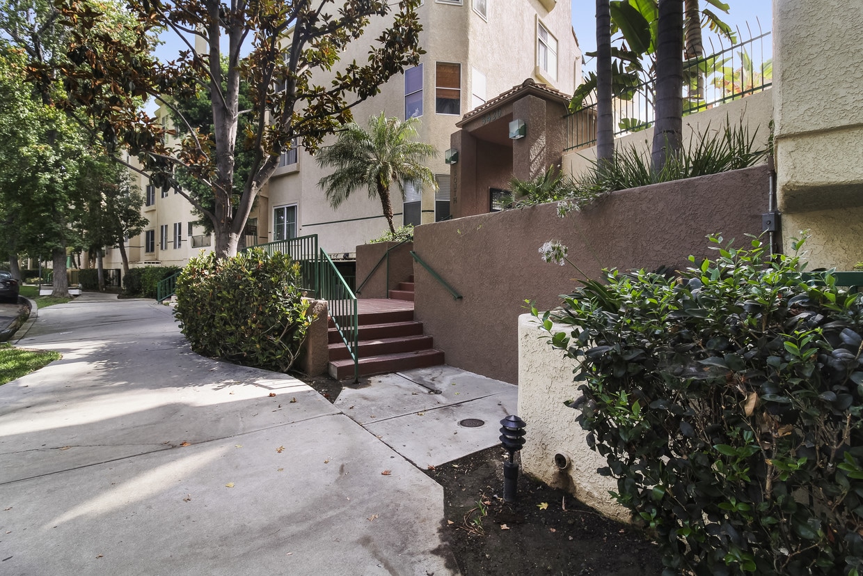 5420 Sylmar Ave, Los Angeles, CA 91401 Condo for Rent in Los Angeles