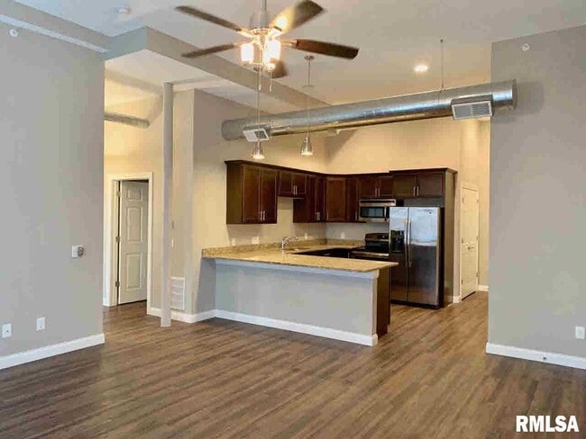 Building Photo - 1534 River Dr