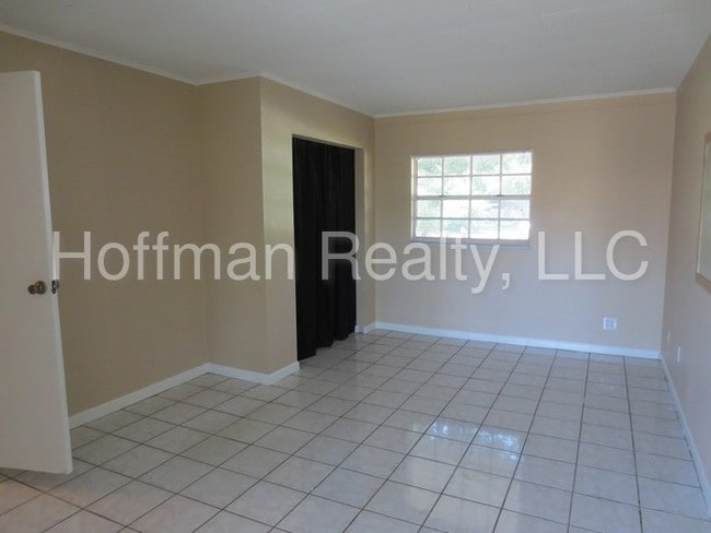 Building Photo - 3-Bed, 1-Bath in Rocky Point Village