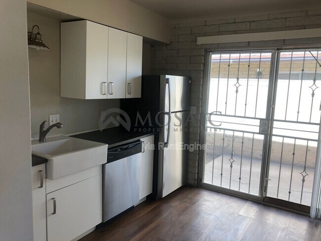 Building Photo - 1204 S McClintock Dr