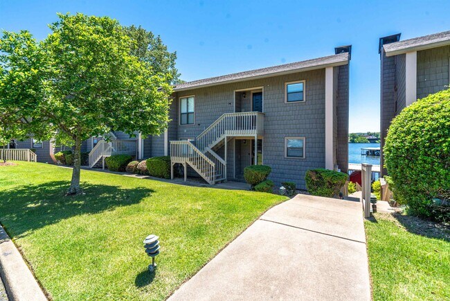 Building Photo - 250 Grand Isle Dr