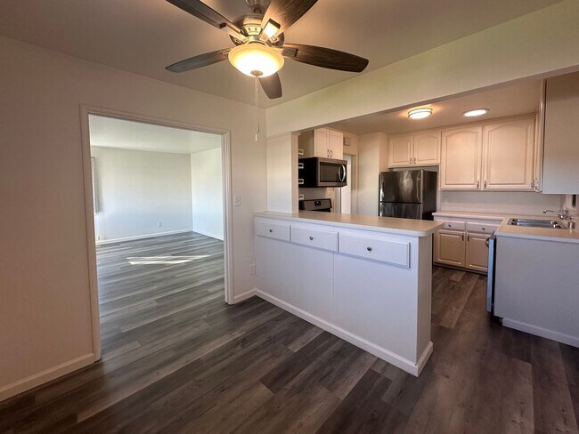 Foto del edificio - Charming 3B/2BA House w/ Attached Garage & Washer/Dryer in Clairemont!