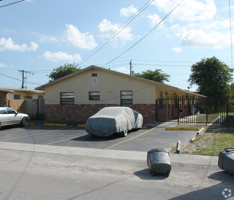 Primary Photo - 4000-4030 SW 19th St