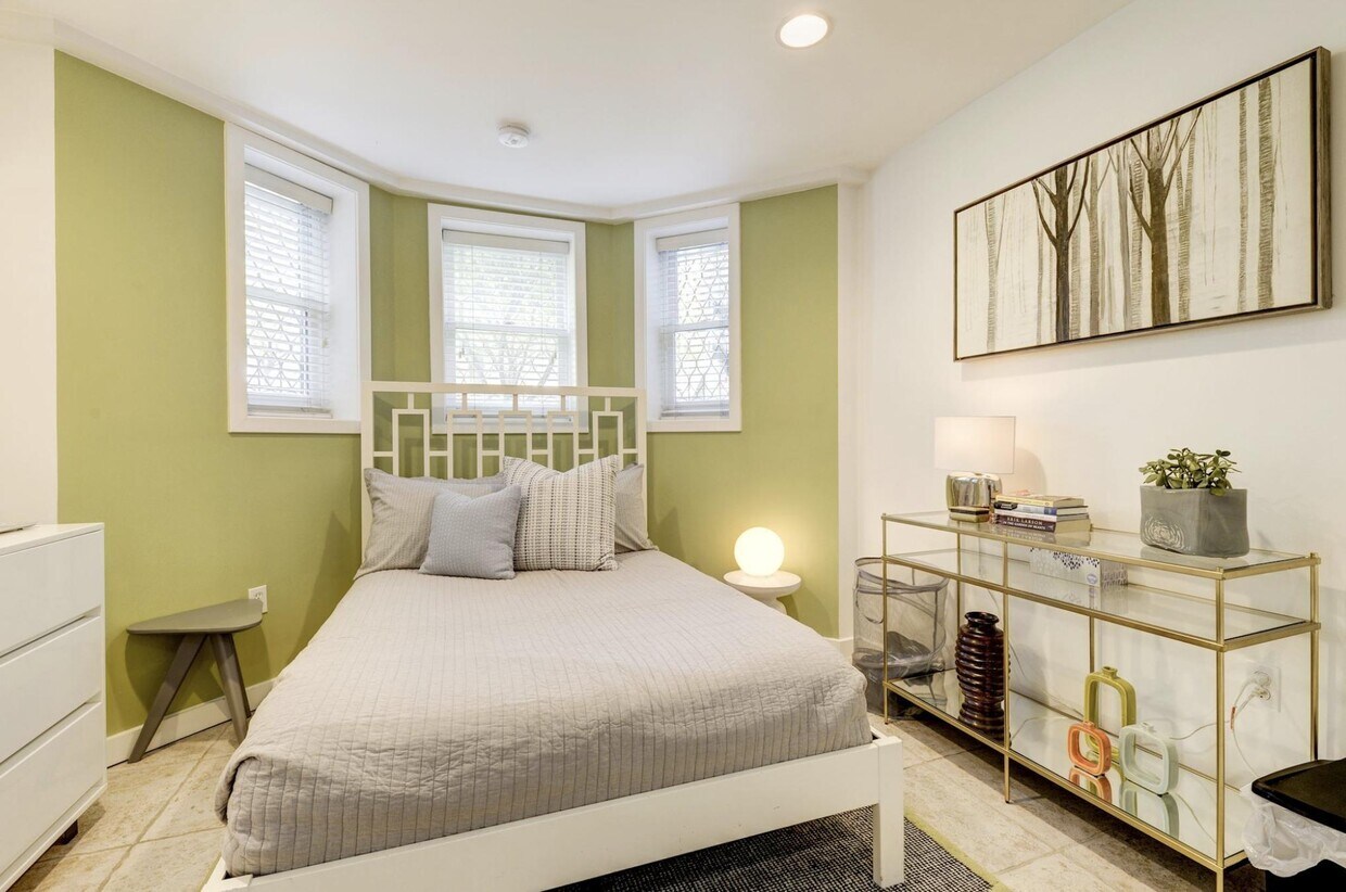 Foto principal - 1248 Irving St NW