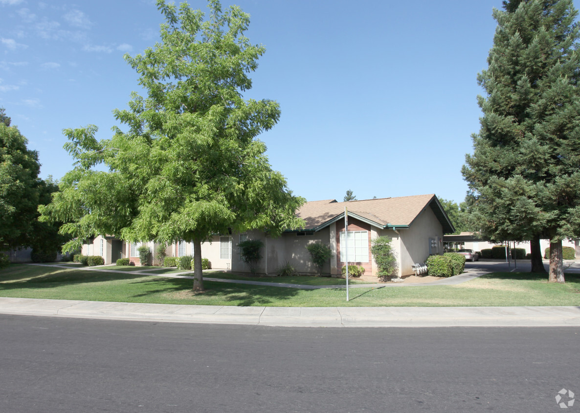 Building Photo - Dinuba Manor Apartment