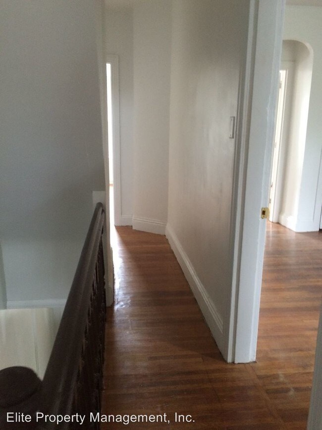 Building Photo - 3 br, 1 bath House - 1202 E. King St., Apt. 2