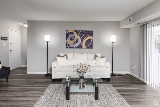 2 habitaciones, 2 baños, 1004 pies cuadrados, sala de estar - Admiral Place