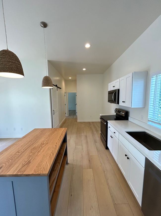 Foto del edificio - Newly Constructed 2 Bedroom / 2 Bath - Clo...