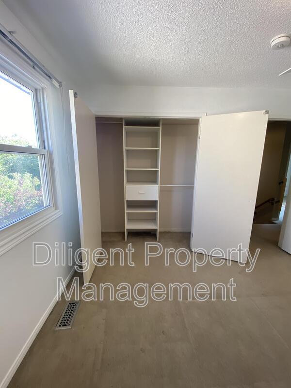 Building Photo - 1103 Huntington Cir