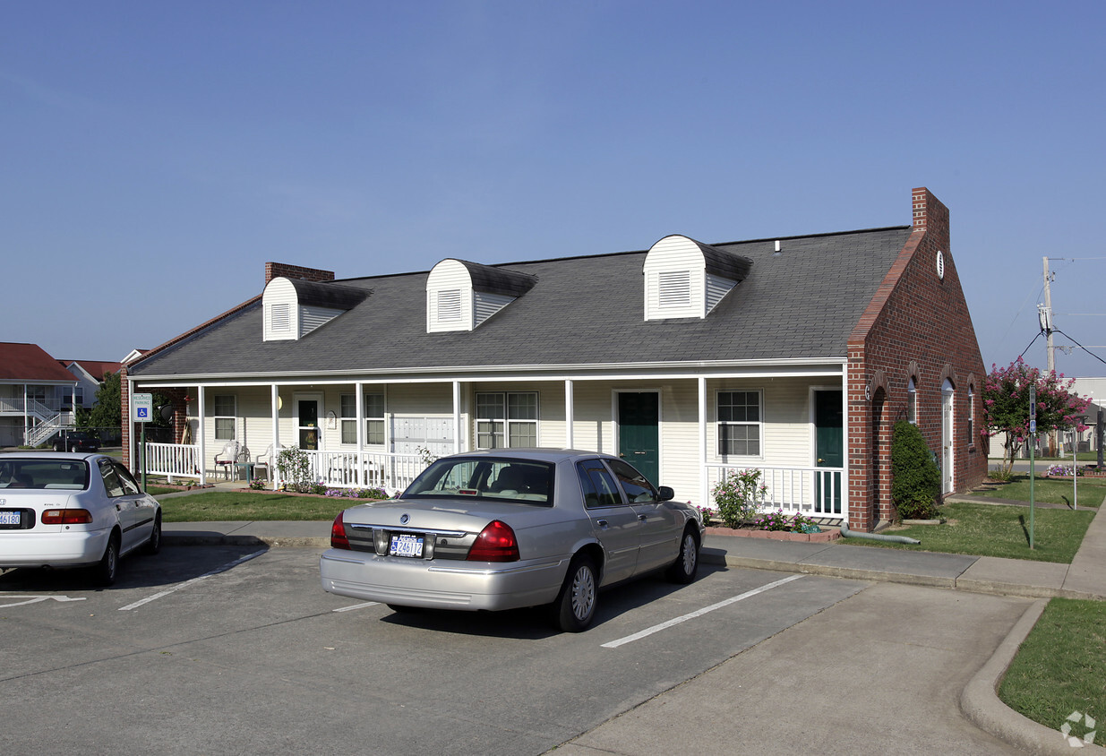 Primary Photo - Auburn Hills Apartments