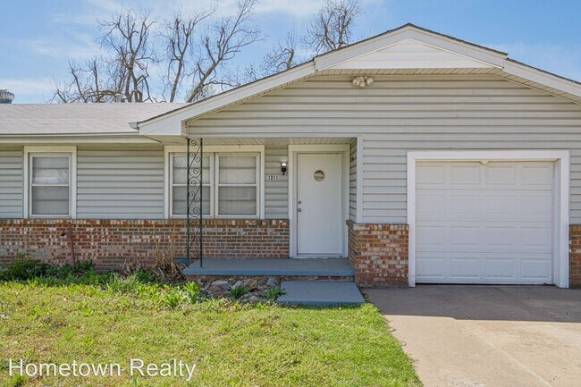 Building Photo - 3 br, 1.5 bath House - 1311 N Carol Lane