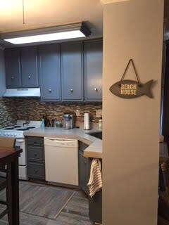 Fotografía del edificio - 208 Lakeside Villla