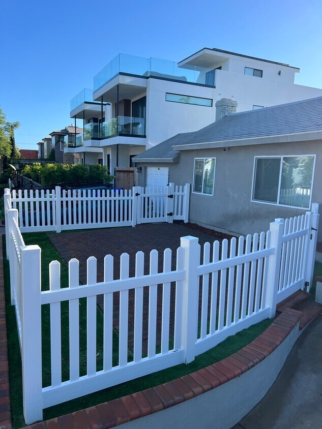 Primary Photo - 4080 Sequoia St