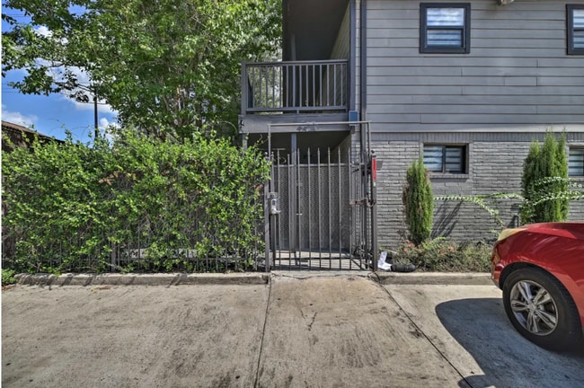 Building Photo - 2211 Blodgett St