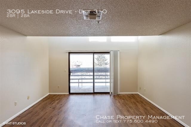 Foto del edificio - 3095 Lakeside Dr